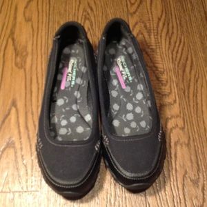 Sketchers slip resistant black shoes